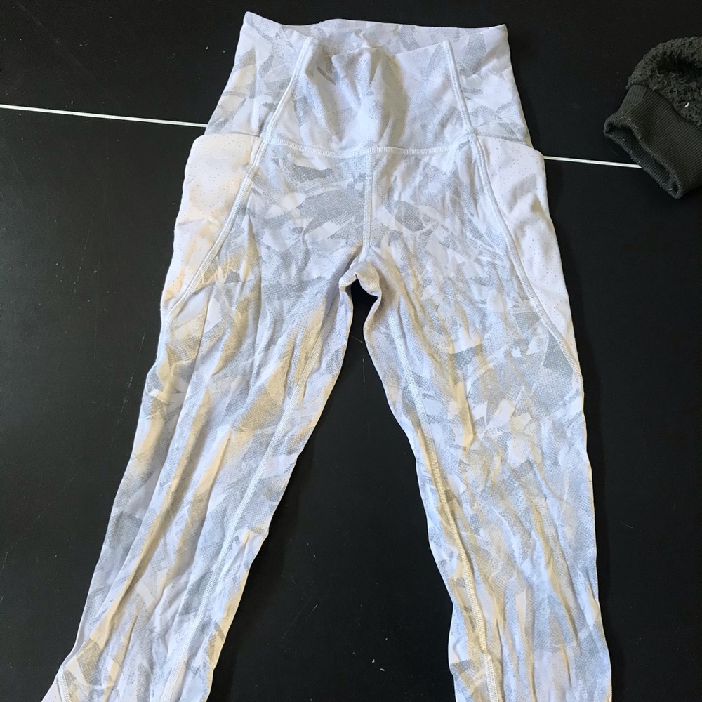lulu lemon leggings with pockets on side